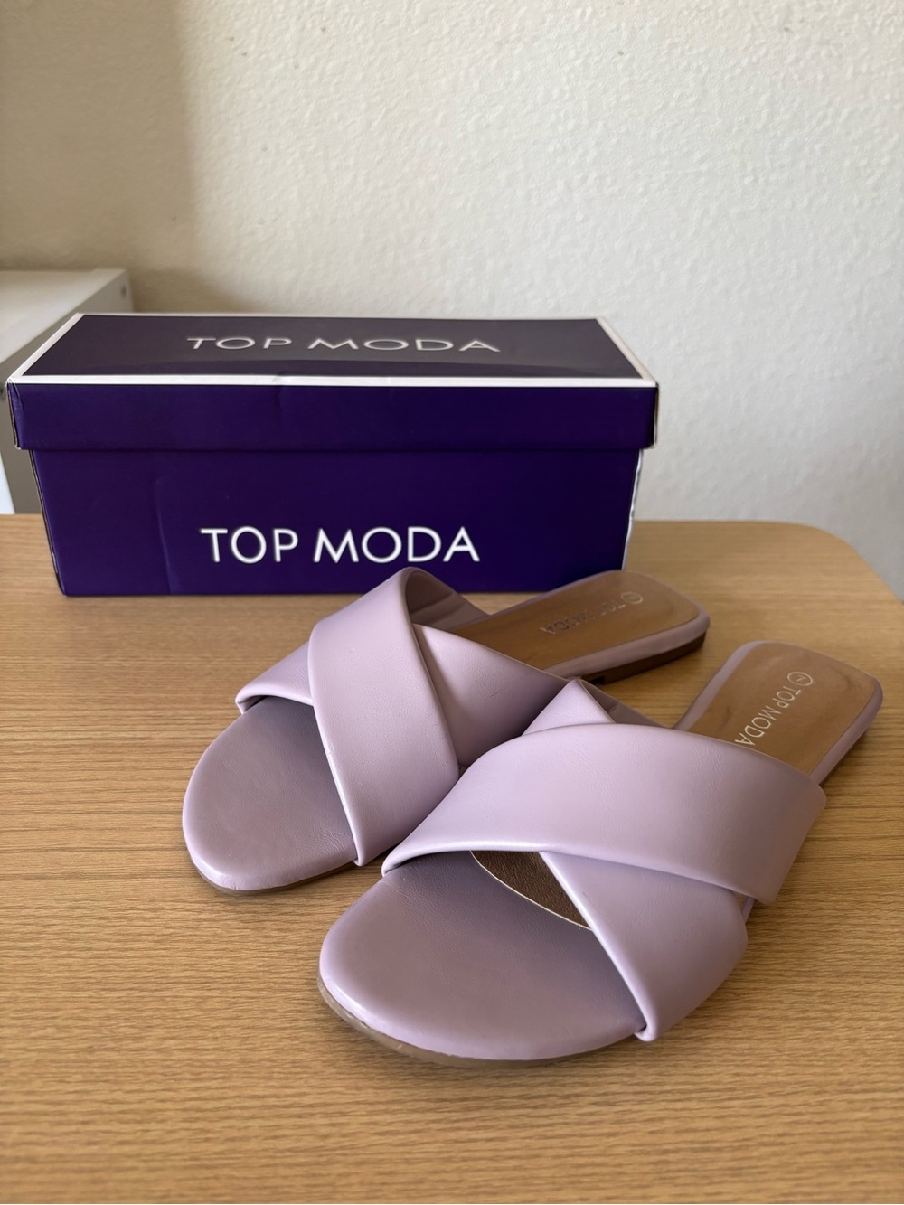Top Moda Women's Lavender Purple Faux Leather Slip-On Sandals Size 7